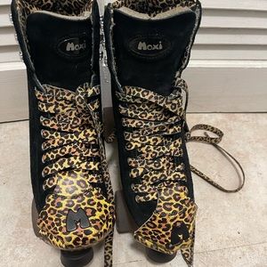 Moxi Panther Roller Skates Size 7